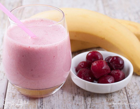 Бананово-вишневый смузи Бананово-вишневый смузи