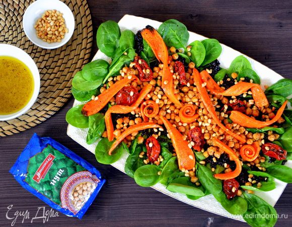 Салат с нутом и печеной морковью Салат с нутом и печеной морковью