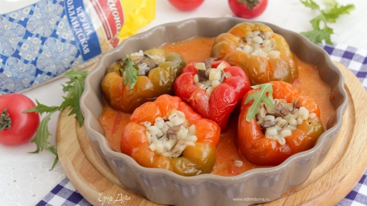 Перцы, фаршированные перловой крупой и грибами