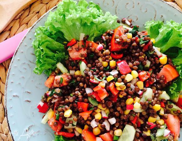 Полезный салат с зеленой чечевицей Полезный салат с зеленой чечевицей