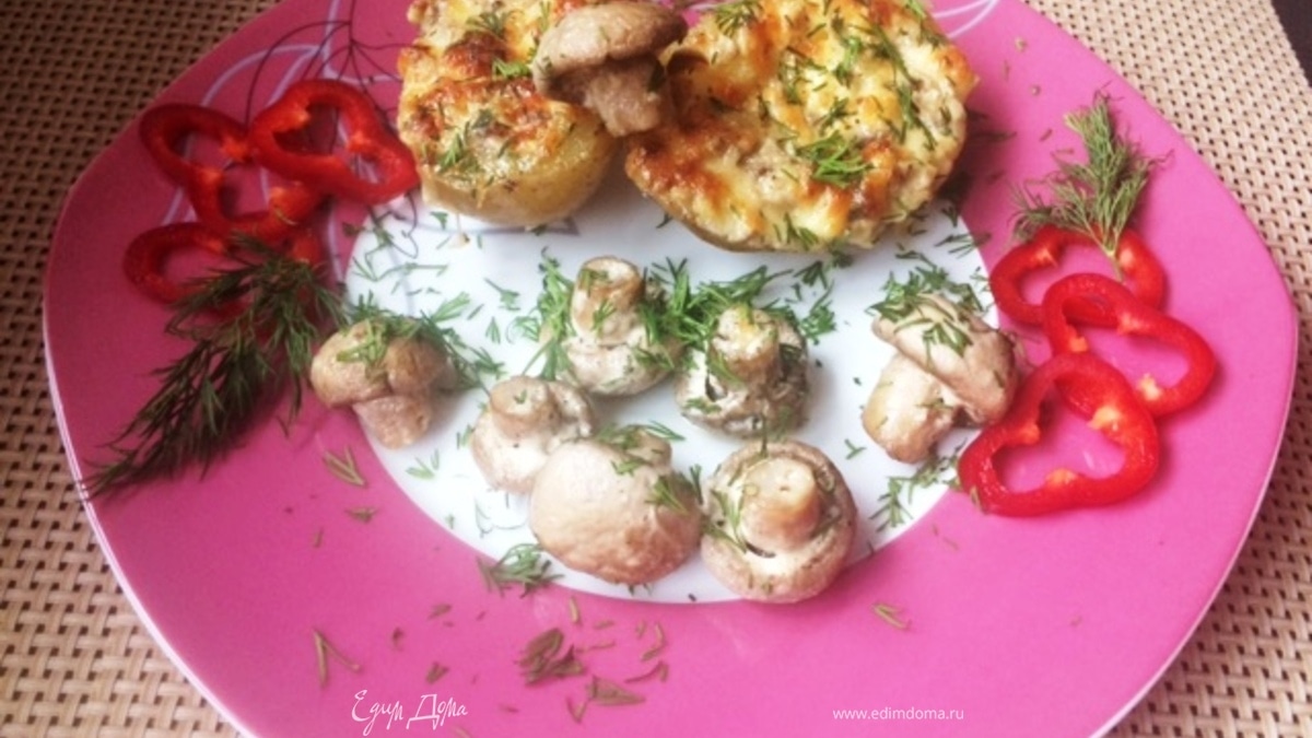 Печеный картофель с грибами и сыром