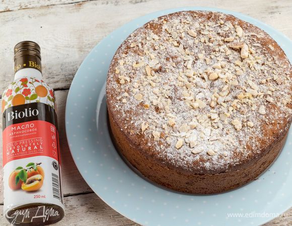 Пасхальный кулич с миндалем и изюмом Пасхальный кулич с миндалем и изюмом