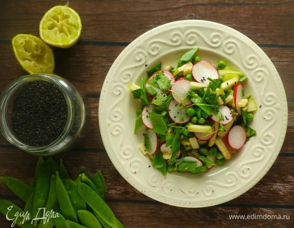 Зеленый салат с кунжутом