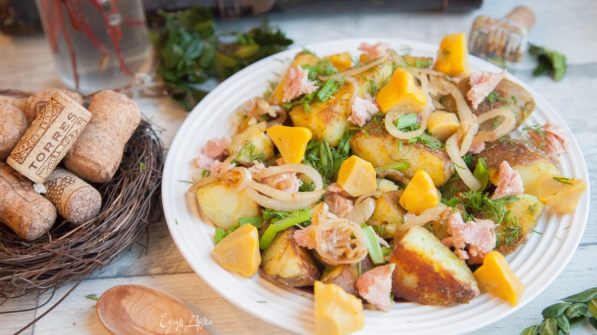 Теплый салат из картофеля, тунца и патиссонов