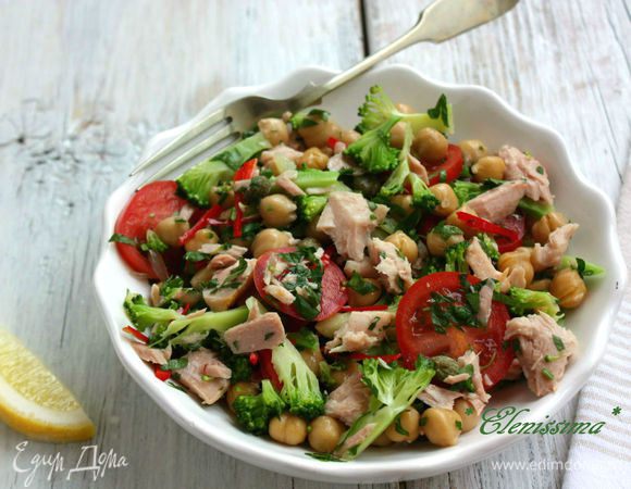 Салат с нутом и тунцом