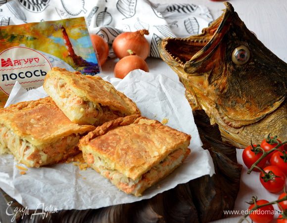 Рыбный пирог из слоеного теста