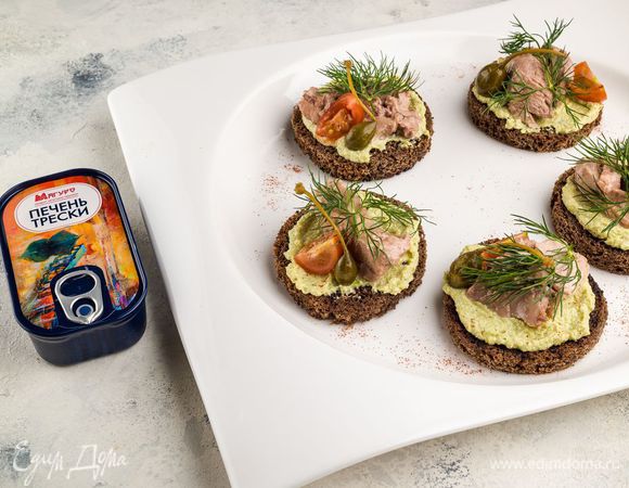 Брускетты с печенью трески и муссом из авокадо Брускетты с печенью трески и муссом из авокадо