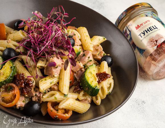Паста с овощами и тунцом