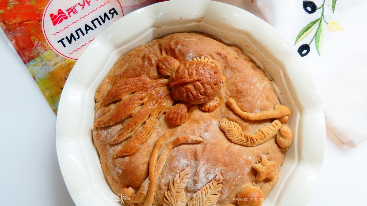 Ржаной пирог с рыбой и капустой