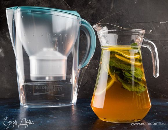 Холодный летний чай с мятой и лимоном Холодный летний чай с мятой и лимоном