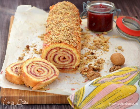 Двойной бисквитный рулет с джемом Двойной бисквитный рулет с джемом