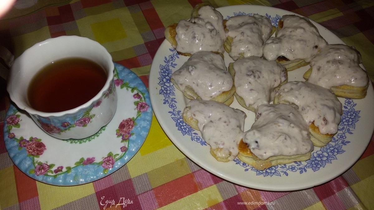 Слойки «Сердечки» с клубникой и сыром маскарпоне