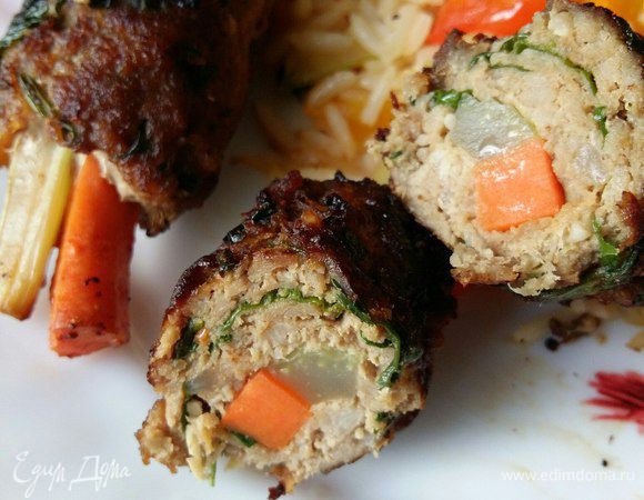 Котлеты по-корейски на подушке из риса с овощами