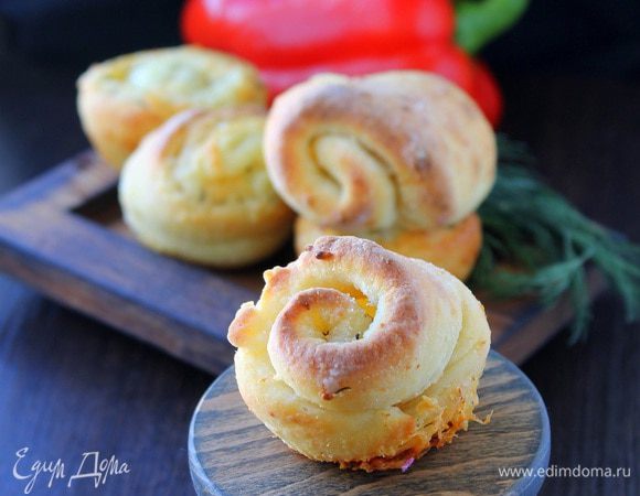 Булочки–рулетики с чесноком и сыром