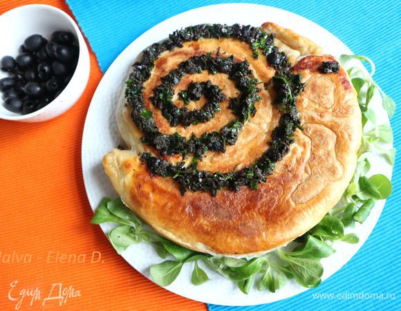 Пирог-улитка  с грибами и тунцом