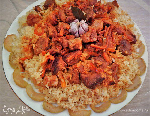 Плов со свининой и яблоками