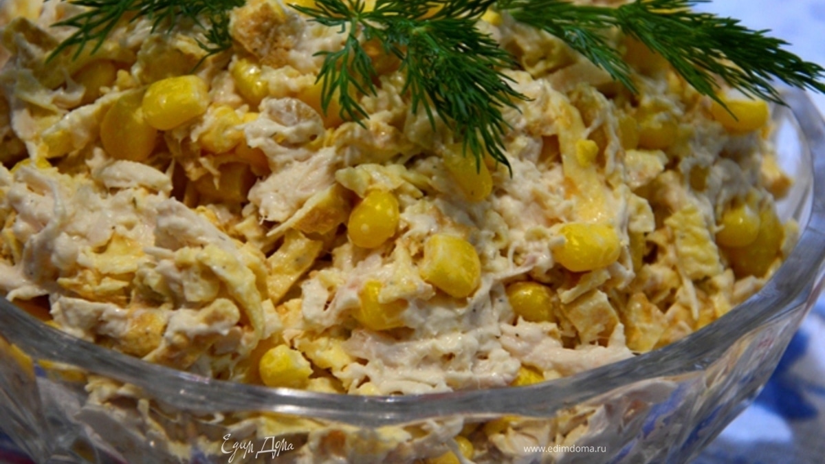 Салат с яичными блинчиками и курицей