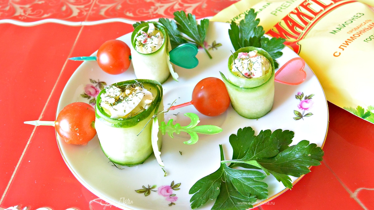 Роллы из огурца с крабовыми палочками