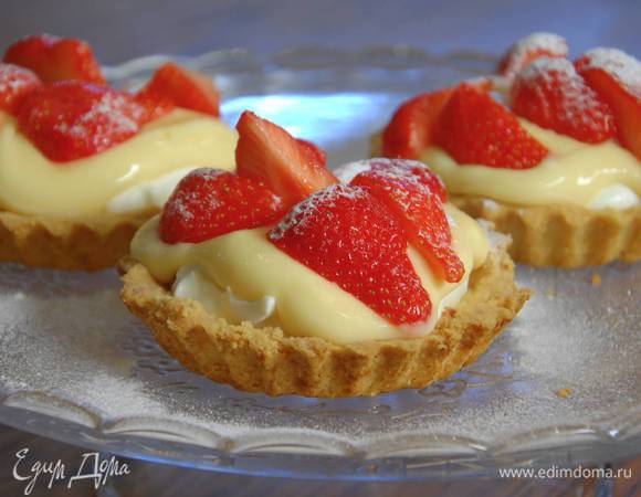 Тарталетки с двойным кремом и клубникой Тарталетки с двойным кремом и клубникой