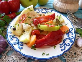 Овощи, маринованные с яблоком и корицей
