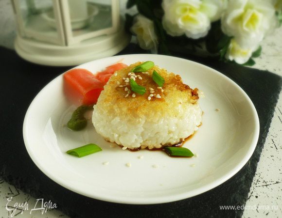 Жареные онигири с тунцом в соусе мисо Жареные онигири с тунцом в соусе мисо