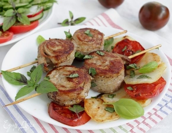 Рулетики из свиной вырезки с беконом Рулетики из свиной вырезки с беконом