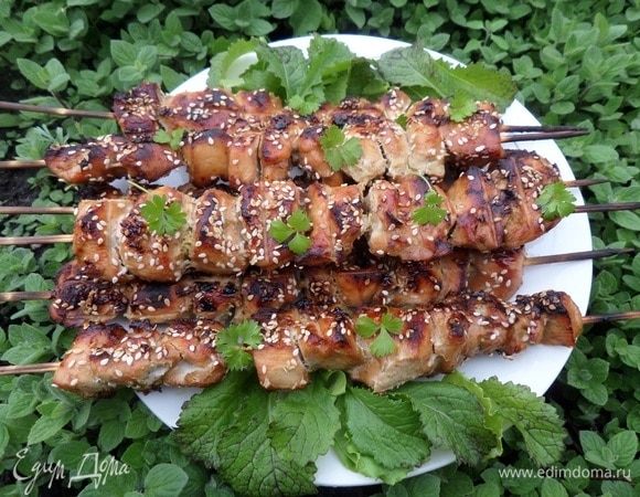 Куриные шашлычки в кунжуте Куриные шашлычки в кунжуте