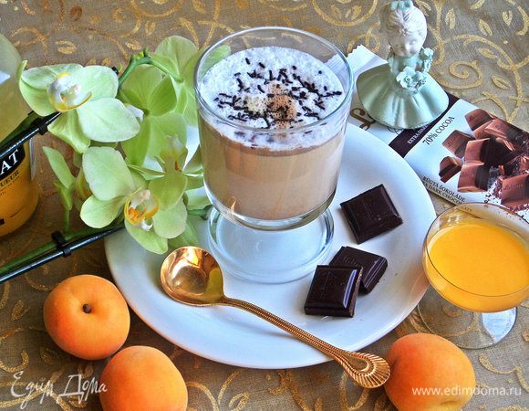 Кофе с молоком и яичным ликером Кофе с молоком и яичным ликером