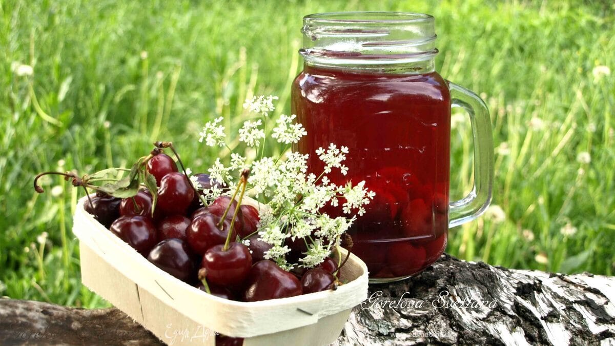 Черешнево-вишневый компот