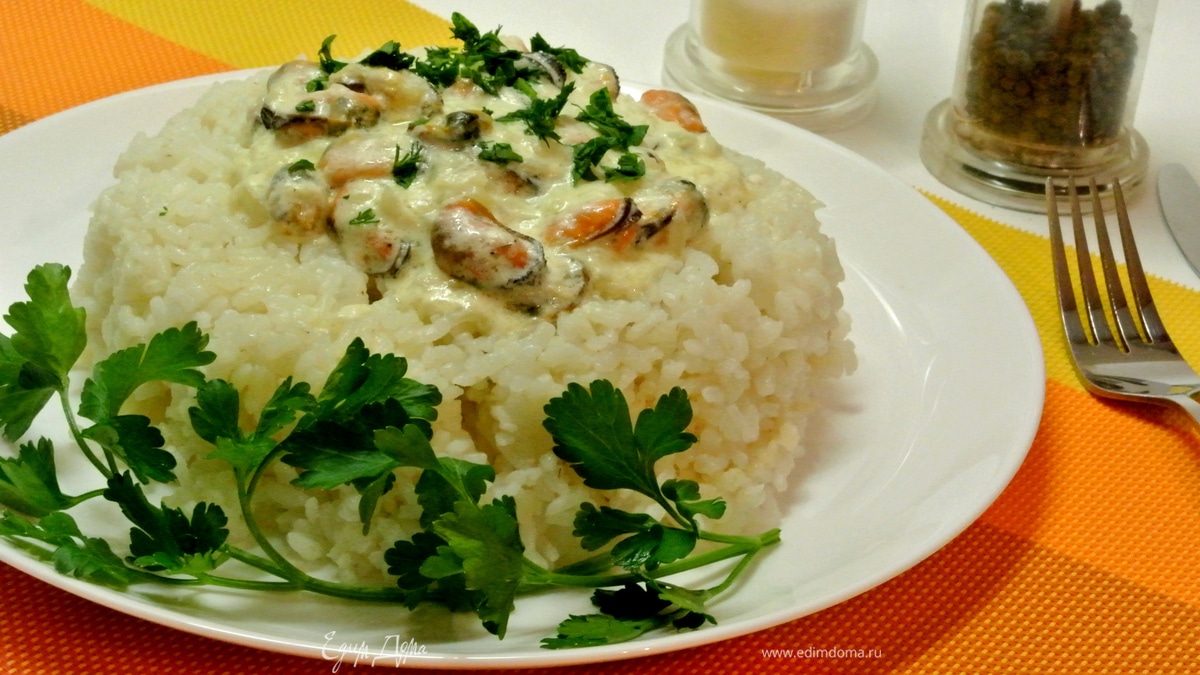 Рис с мидиями в соусе