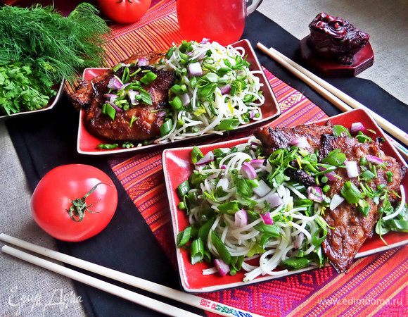 Запеченная скумбрия с японской лапшой Запеченная скумбрия с японской лапшой