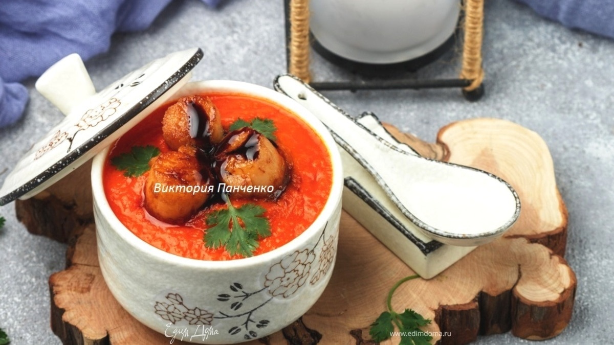 Японский томатный суп с глазированными гребешками