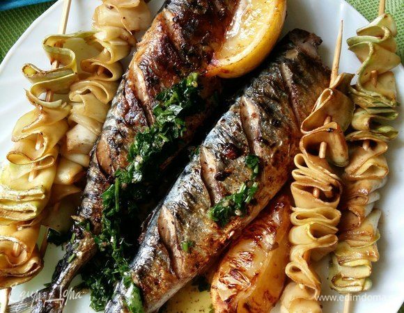 Скумбрия с кабачками и соусом из петрушки