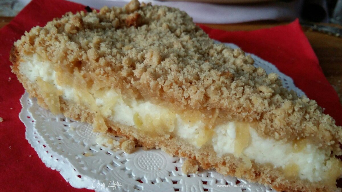 Насыпной пирог с творогом и яблоками