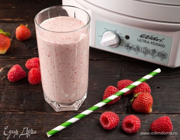 Молочный коктейль с сушеными ягодами Молочный коктейль с сушеными ягодами