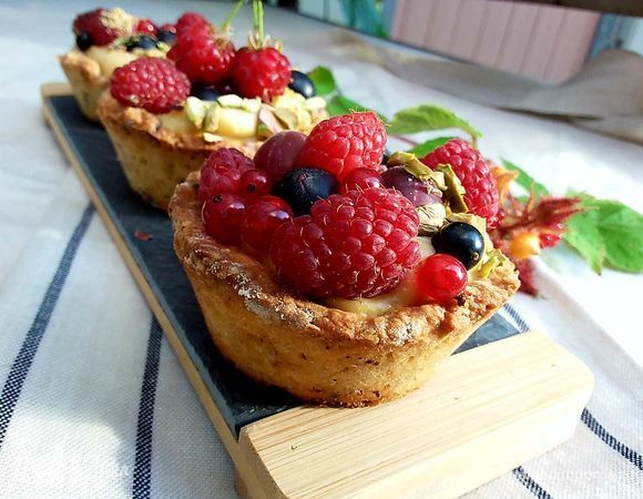 Корзиночки с ванильным кремом и свежими ягодами 