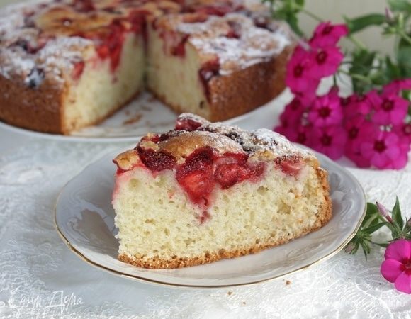 Деревенский пирог с клубникой