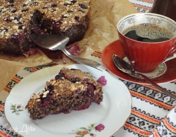 Ореховый пирог с вишней Ореховый пирог с вишней