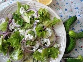 Огуречный салат с сырной заправкой
