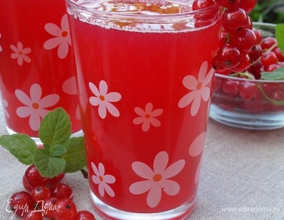 Компот из персиков и красной смородины