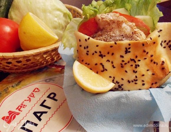 Балык экмек (лепешка с рыбой и овощами) Балык экмек (лепешка с рыбой и овощами)