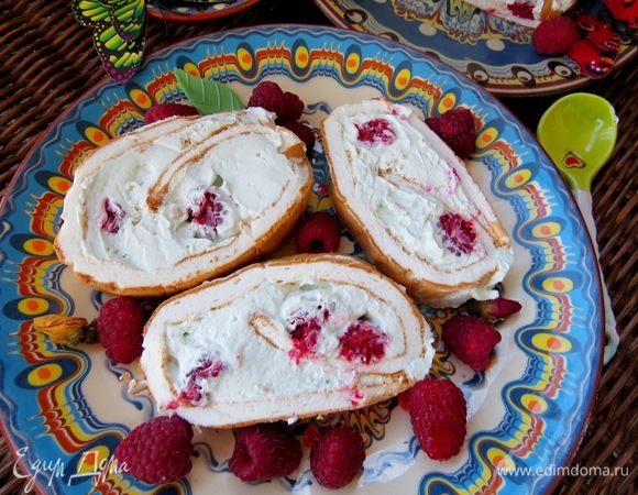 Меренговый рулет с малиной Меренговый рулет с малиной