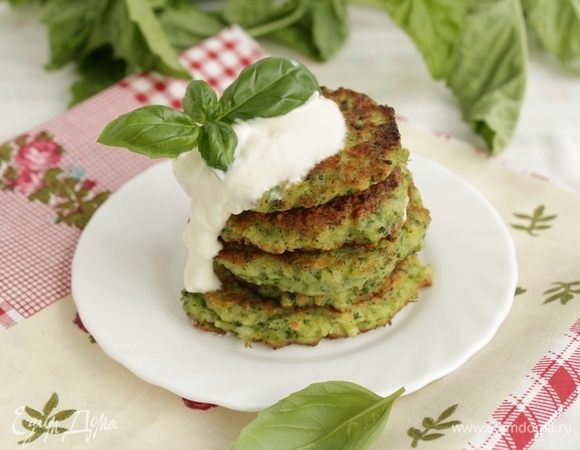Оладьи с брокколи и пармезаном