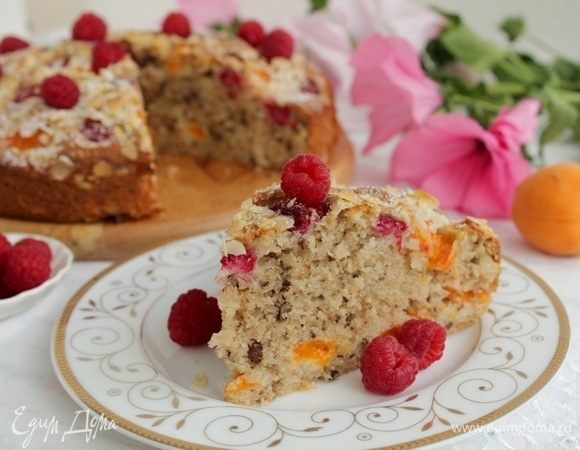 Пирог с малиной, абрикосами и орехами Пирог с малиной, абрикосами и орехами