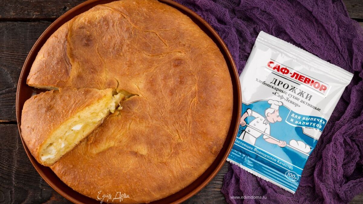 Домашний пирог с капустой, яйцом и сыром