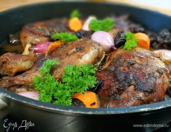 Утиные ножки в портвейне с черносливом Утиные ножки в портвейне с черносливом