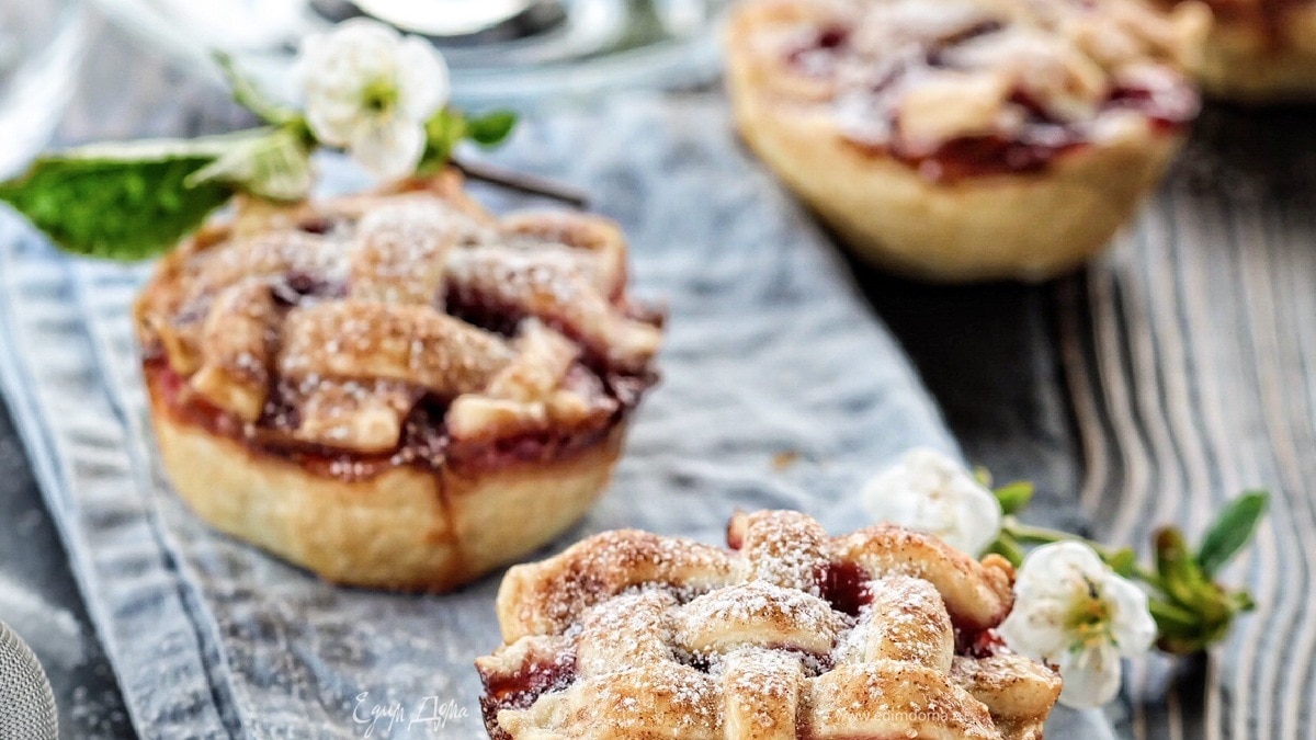 Пирожки с вишней