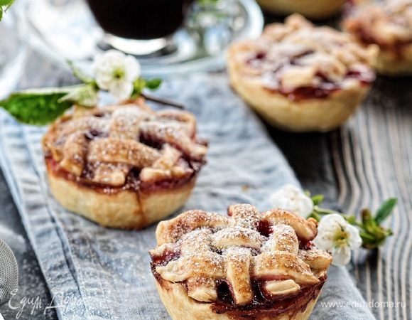 Пирожки с вишней