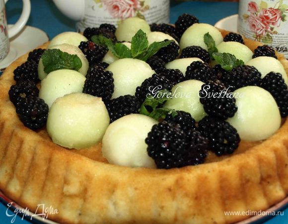 Пирог с шампанским, дыней и ежевикой Пирог с шампанским, дыней и ежевикой