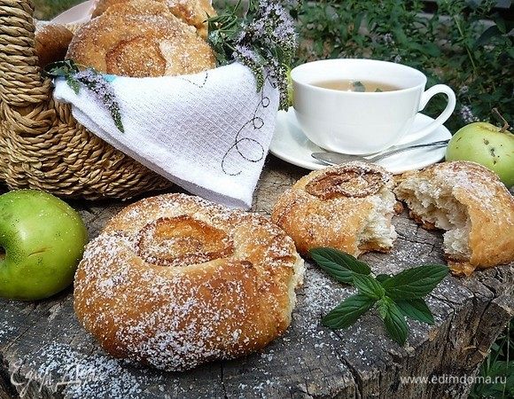 Булочки с яблоками, грушей и пряностями Булочки с яблоками, грушей и пряностями